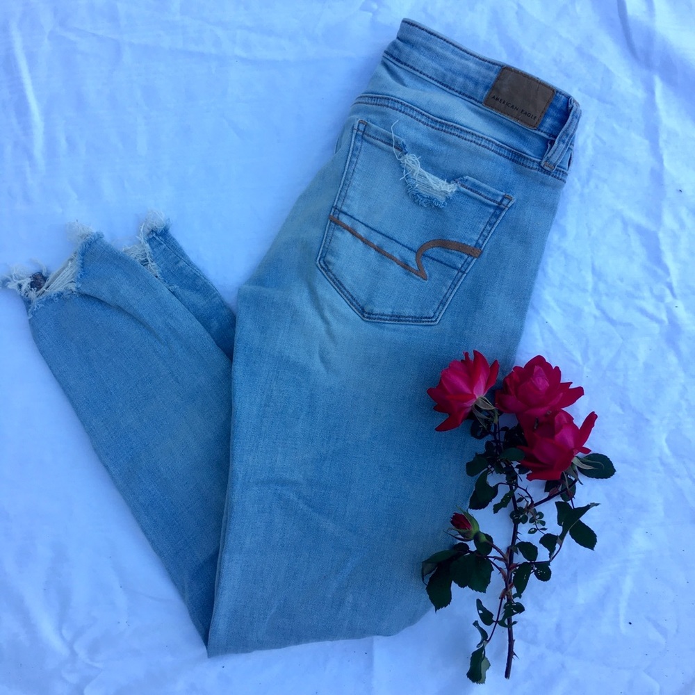 Light Wash American Eagle Distressed Jeggings